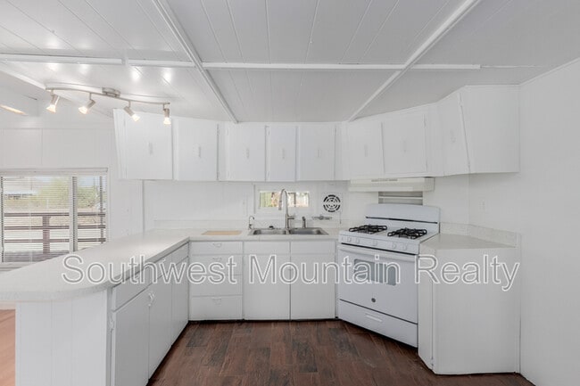 Building Photo - 29967 N Sandridge Dr