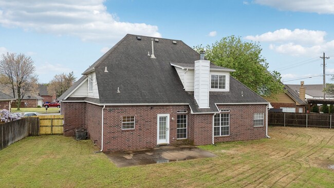 Building Photo - Remodeled 2 story in desired Stone Mill Br...