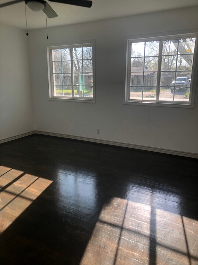 Building Photo - Custom Remodeled Home on a Tree lined street in Benbrook!!  Bonus Room could be game room extra l...