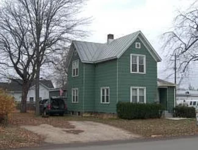 Building Photo - VIDEOTOUR: Remarkable 4-bedroom Home! PETS WELCOME