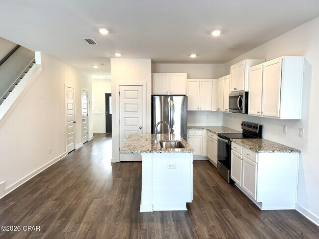 Building Photo - 5889 Tyndall Pl