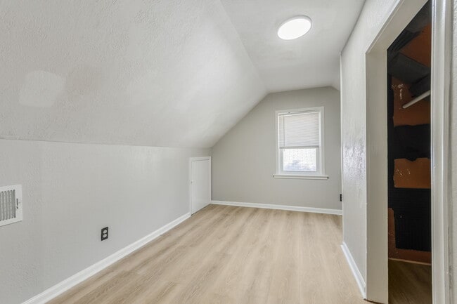 Building Photo - 5760 College Ave