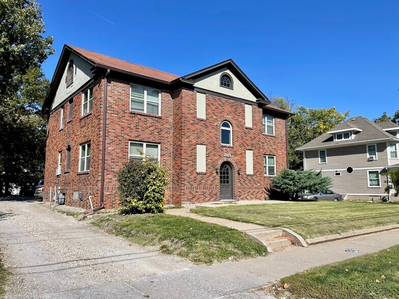 Primary Photo - 2813 Cottage Grove Ave