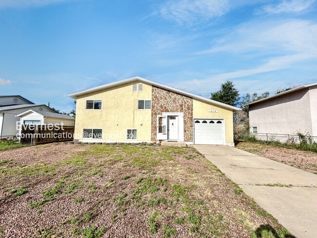 Building Photo - 1418 Luna Dr