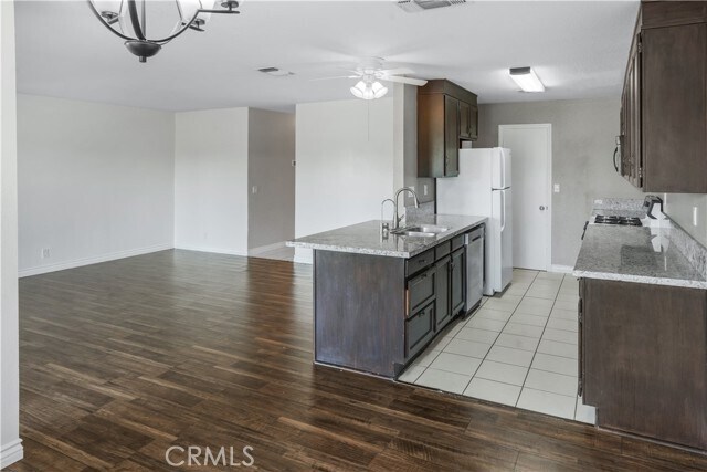 Building Photo - 27535 Lakeview Dr