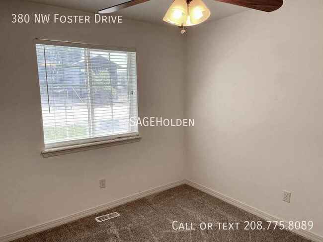 Building Photo - 380 NW Foster Dr
