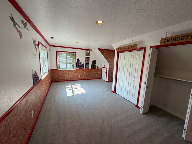 Building Photo - 479 S Palisade Dr