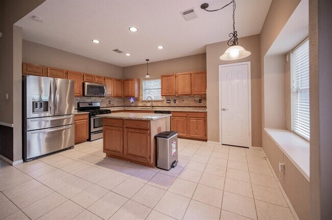 Building Photo - 1114 Gulfton Dr