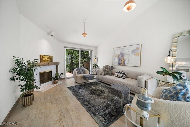 Building Photo - 3027 Bel Air Dr