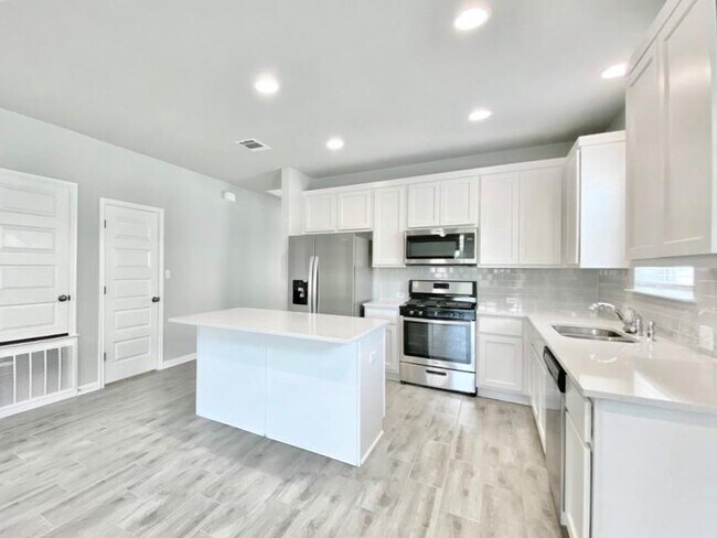 Building Photo - 2420 Pecan Island Dr