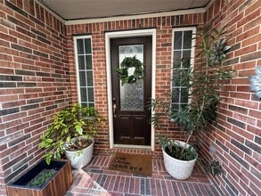 Building Photo - 6222 Skyline Dr