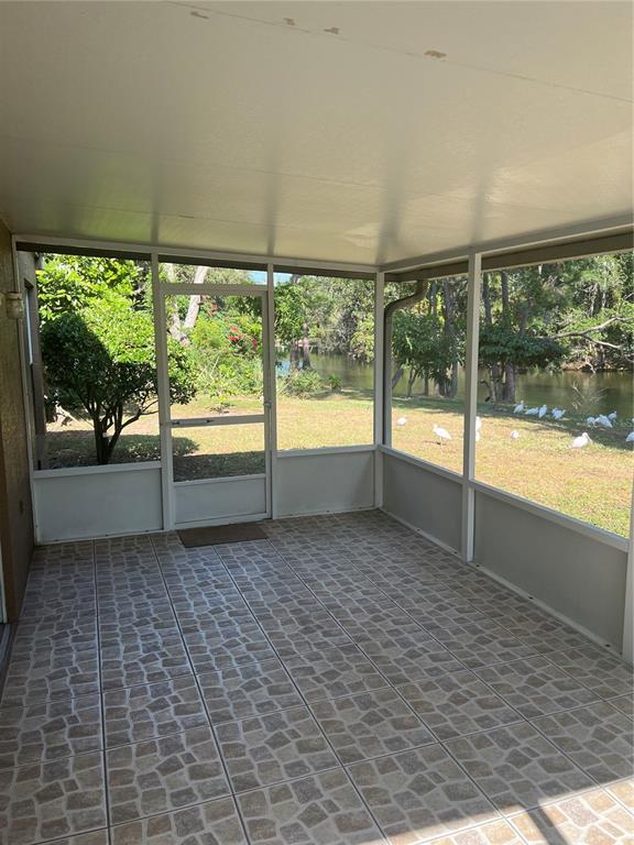 Building Photo - 3721 Pickwick Dr