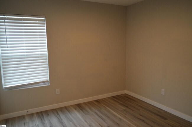 Building Photo - 91 Saluda Rd