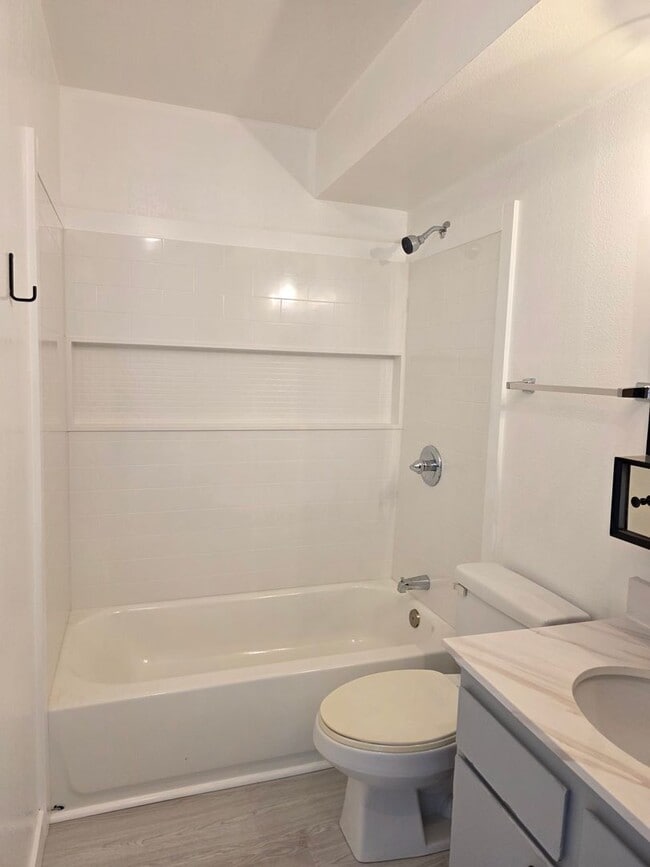 Building Photo - Lele Pono - 2 Bedroom 2 Bathroom 2 Parking...