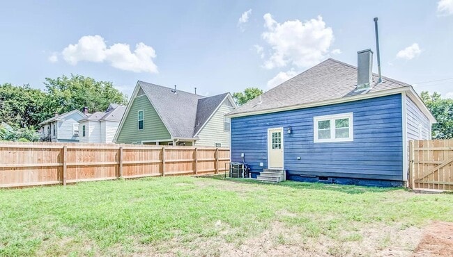 Building Photo - Beautiful Home For Rent in East Memphis-Co...