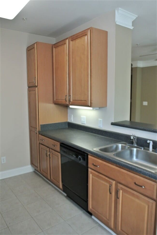 Building Photo - 1621 Providence Glen Dr