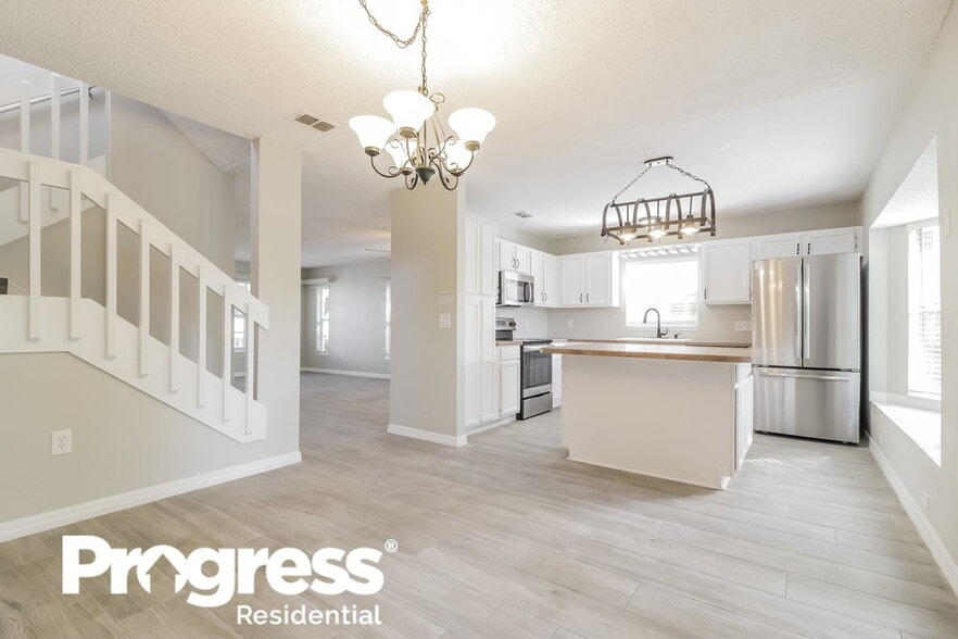 Building Photo - 631 Cave Hollow Ln