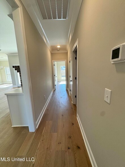 Building Photo - 115 Southern Oak Wy