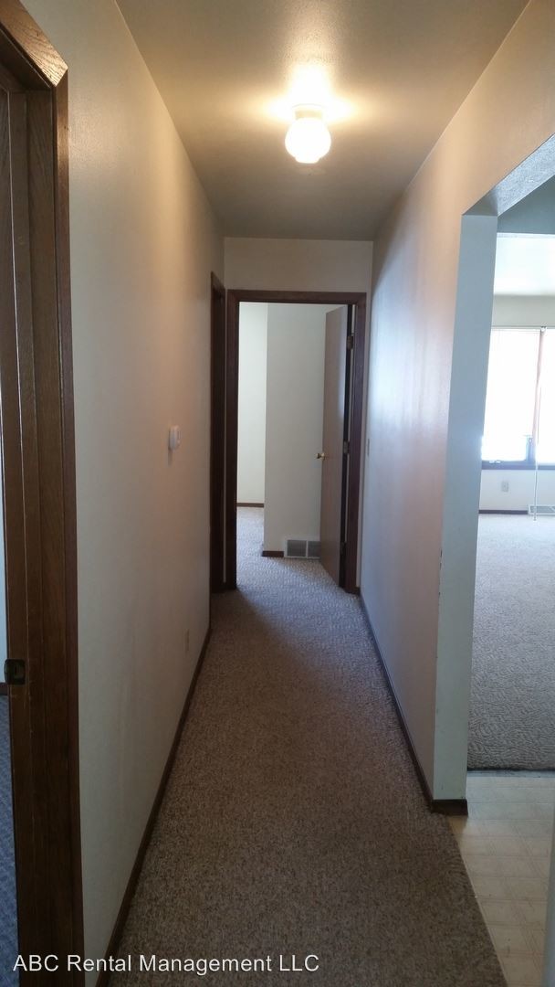 Building Photo - 604 N Walnut Ave