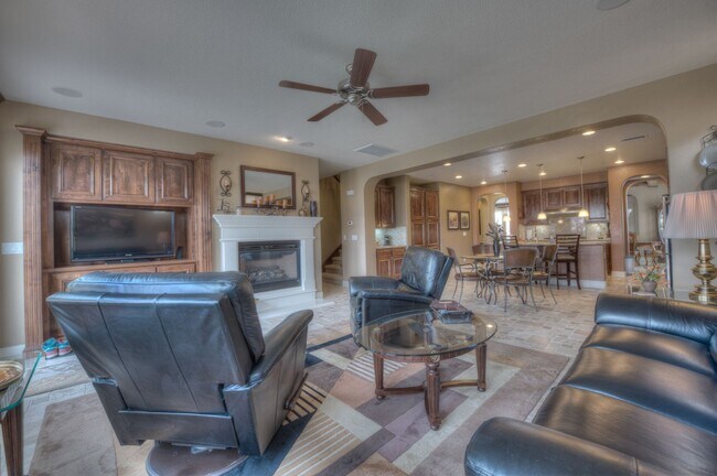 Building Photo - Beautiful former Meritage model home in the heart of Somersett. 4bed/3.5bath/3car 3764sf