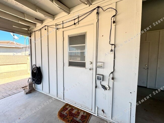 Building Photo - ***MOVE IN SPECIAL: REMODELED 4 BEDROOM HO...