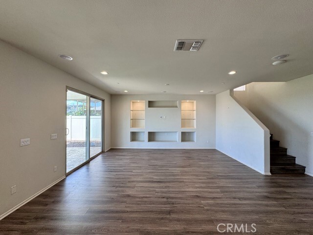 Building Photo - 1065 Regala St