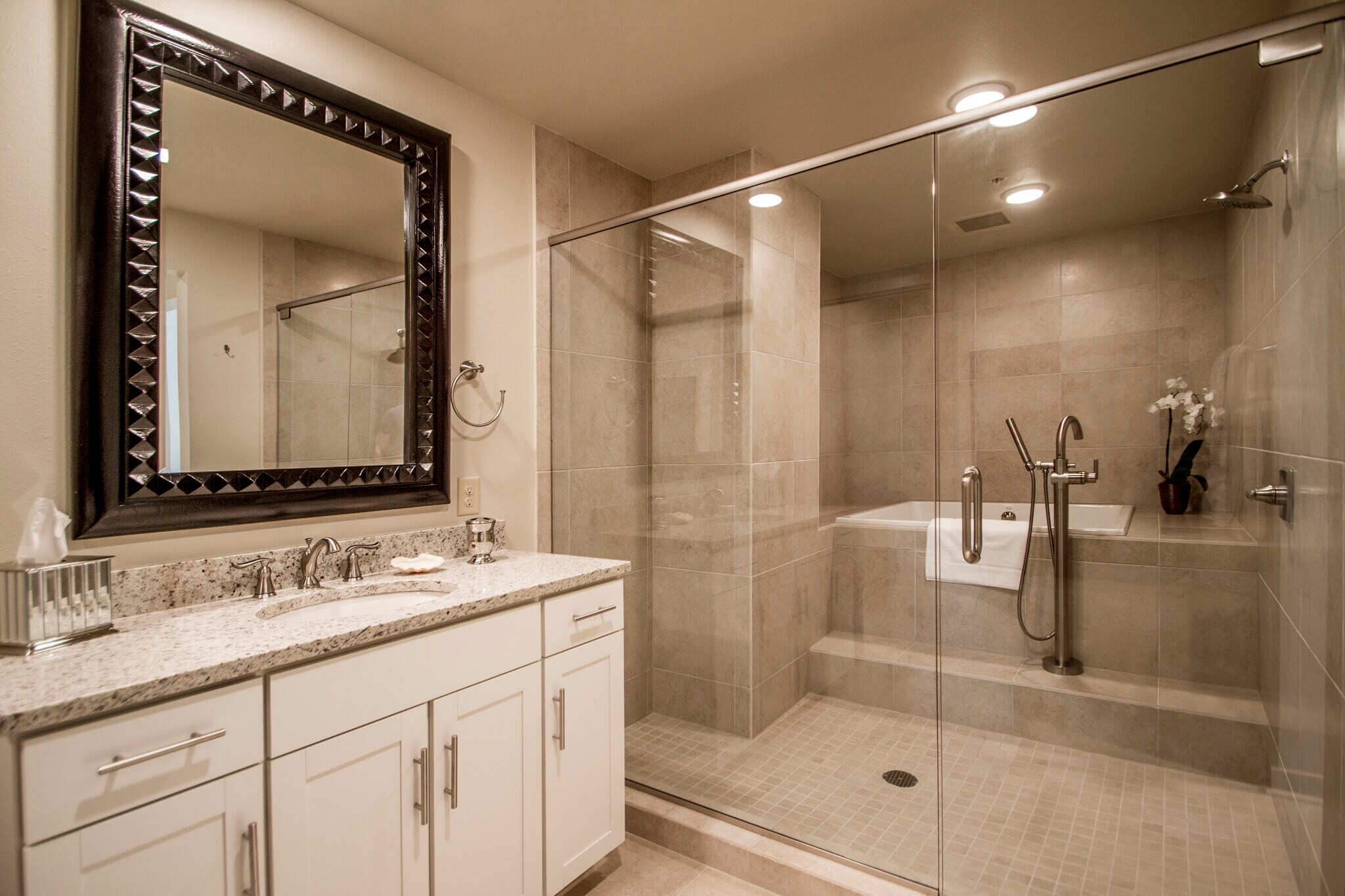 Building Photo - 221 W 2nd St