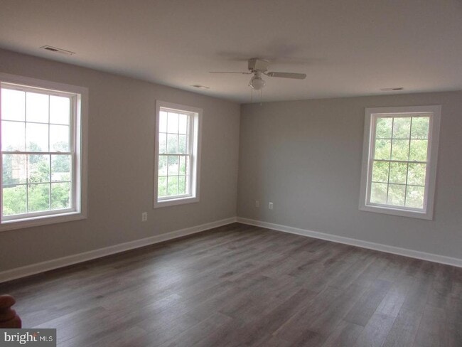 Building Photo - 1230 Elm St