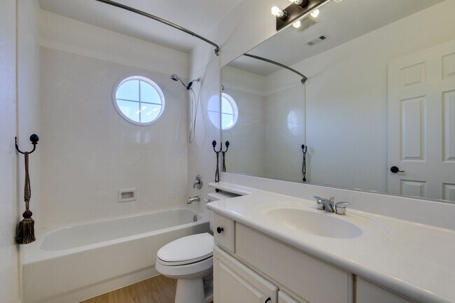 Building Photo - Fabulous Southern Highlands Property