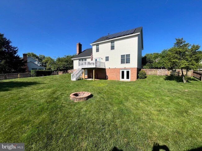 Building Photo - 2174 E Greenleaf Dr