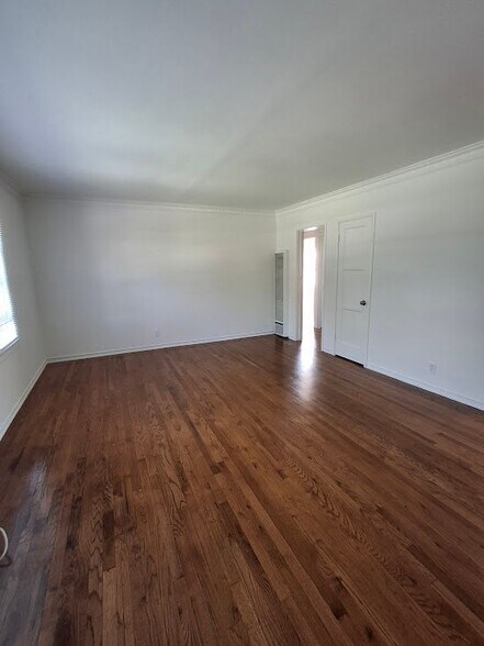 Building Photo - 724 S Old Ranch Rd