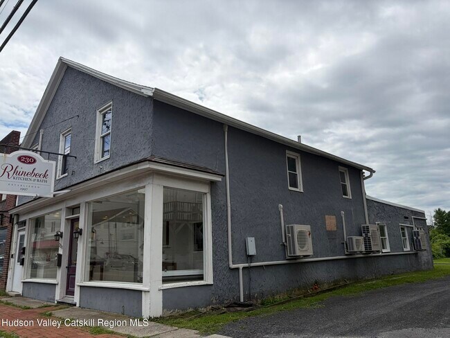 Building Photo - 230 Mansion St