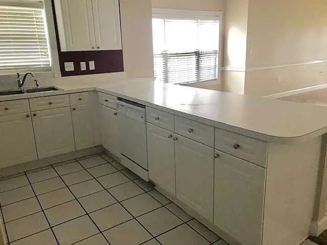 Building Photo - (Holdfunds)MeadowVista9041