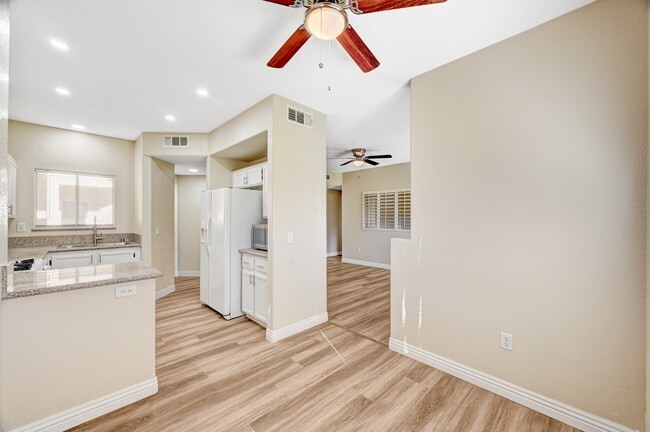 Building Photo - 1050 E Cactus Ave