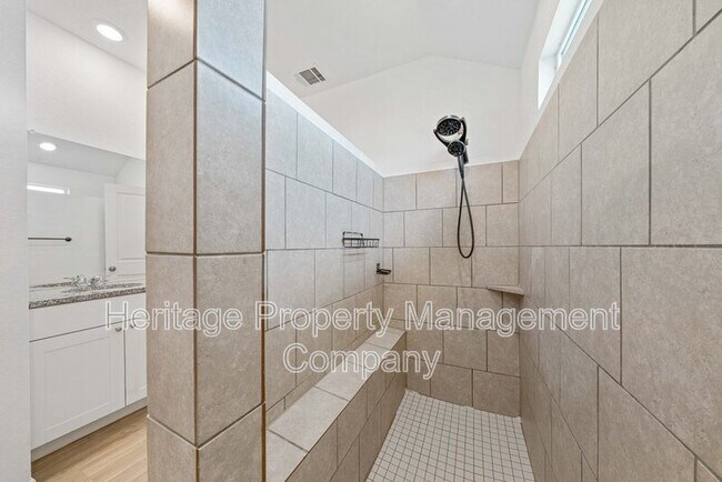 Building Photo - 2700 Coral Vly