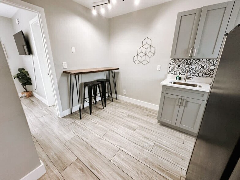 Building Photo - 50 Davie Blvd