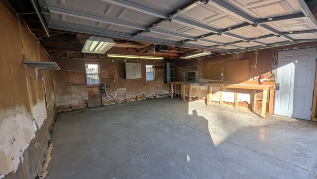 Building Photo - 1750 W 54th St