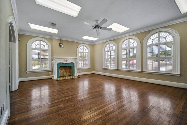 Building Photo - 5208 Harrisburg Blvd