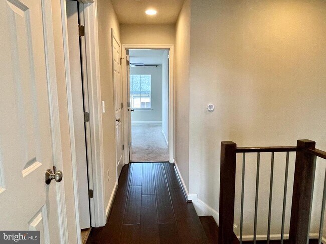 Building Photo - 201 Woodstream Cir