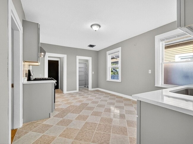 Building Photo - 53 Armandine St