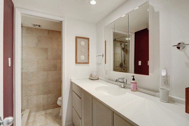 Building Photo - 3951 Gulf Shore Blvd N