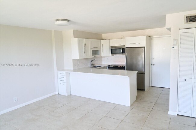 Building Photo - 3000 N Ocean Blvd