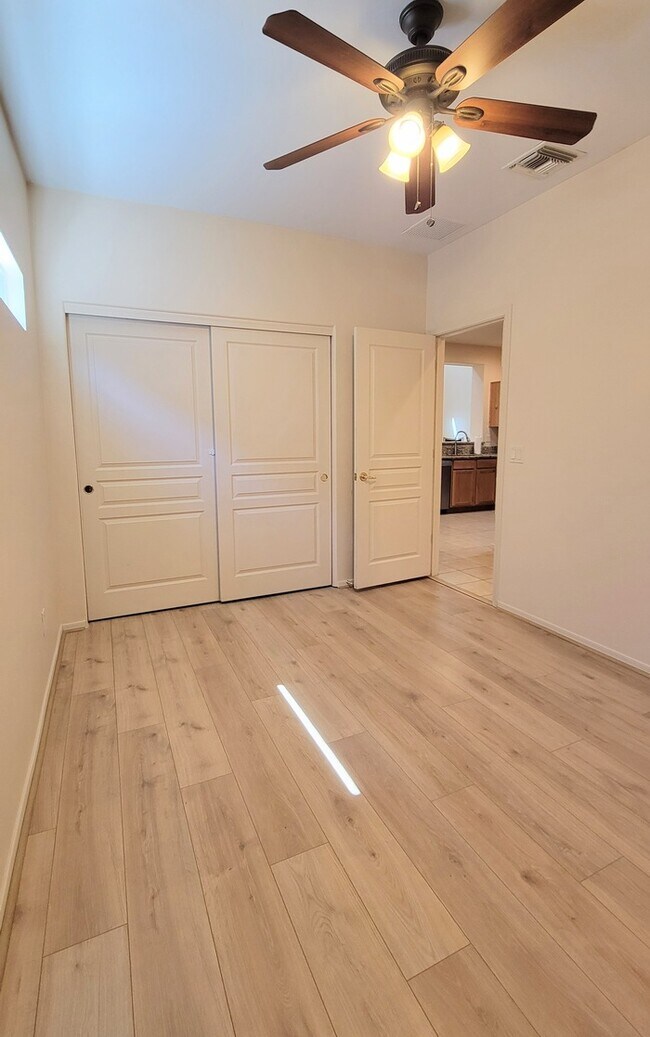 Building Photo - Pet friendly Civano home