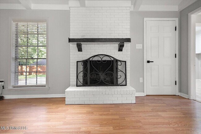 Building Photo - 36 Pebble Hill Dr