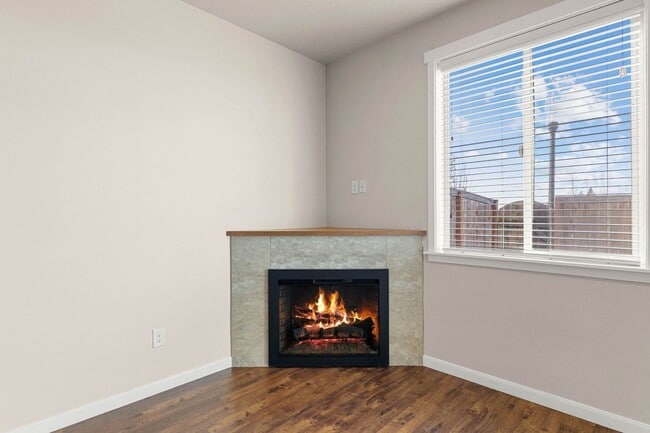 Building Photo - Luxury Townhome in Ridgefield