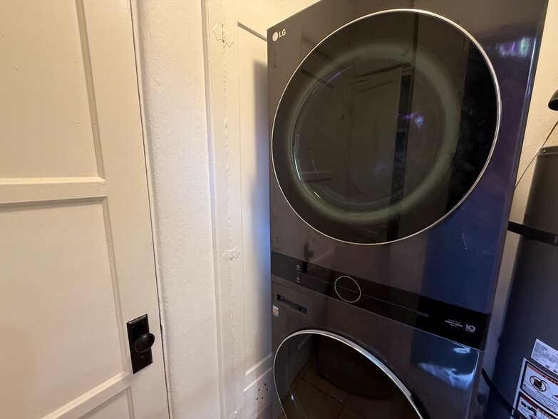 Washer+Dryer - 2934 Farmdale Ave