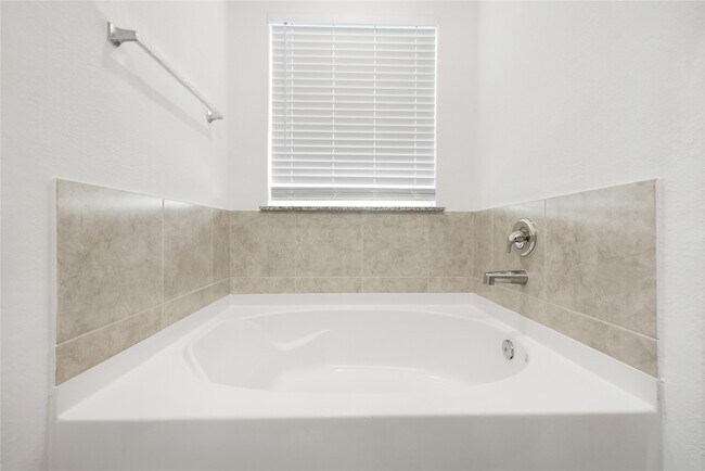 Building Photo - 29897 Dovetail Blf Ln