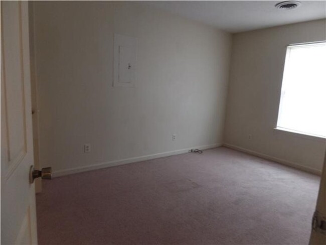 Building Photo - 3 Bedroom 1 Bathroom Home!