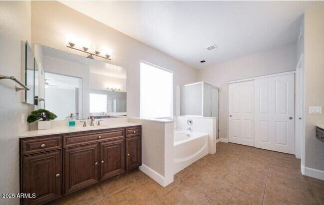 Building Photo - 3924 S Hollyhock Pl
