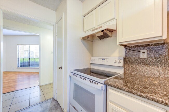 Building Photo - 3741 Thistlemont Dr